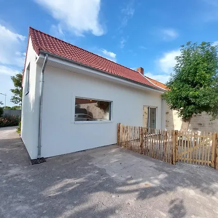 A La Vie, A La Mer. *