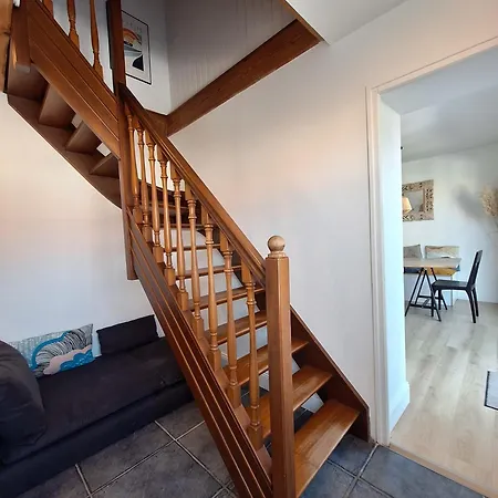 A La Vie, A La Mer. *